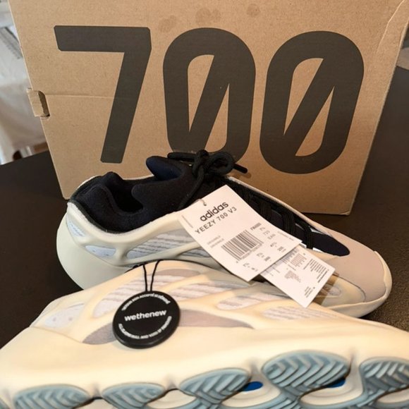 Yeezy 700 main image 5